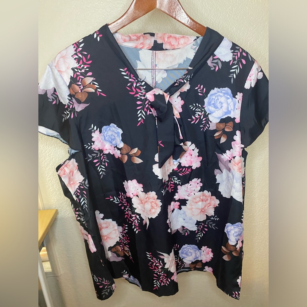 Black Floral Blouse w/ Tie, NWOT - SHEIN SIZE 2XL (16)